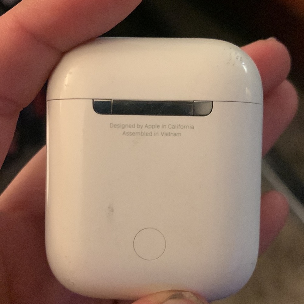 AirPod case - Picture 2 of 3